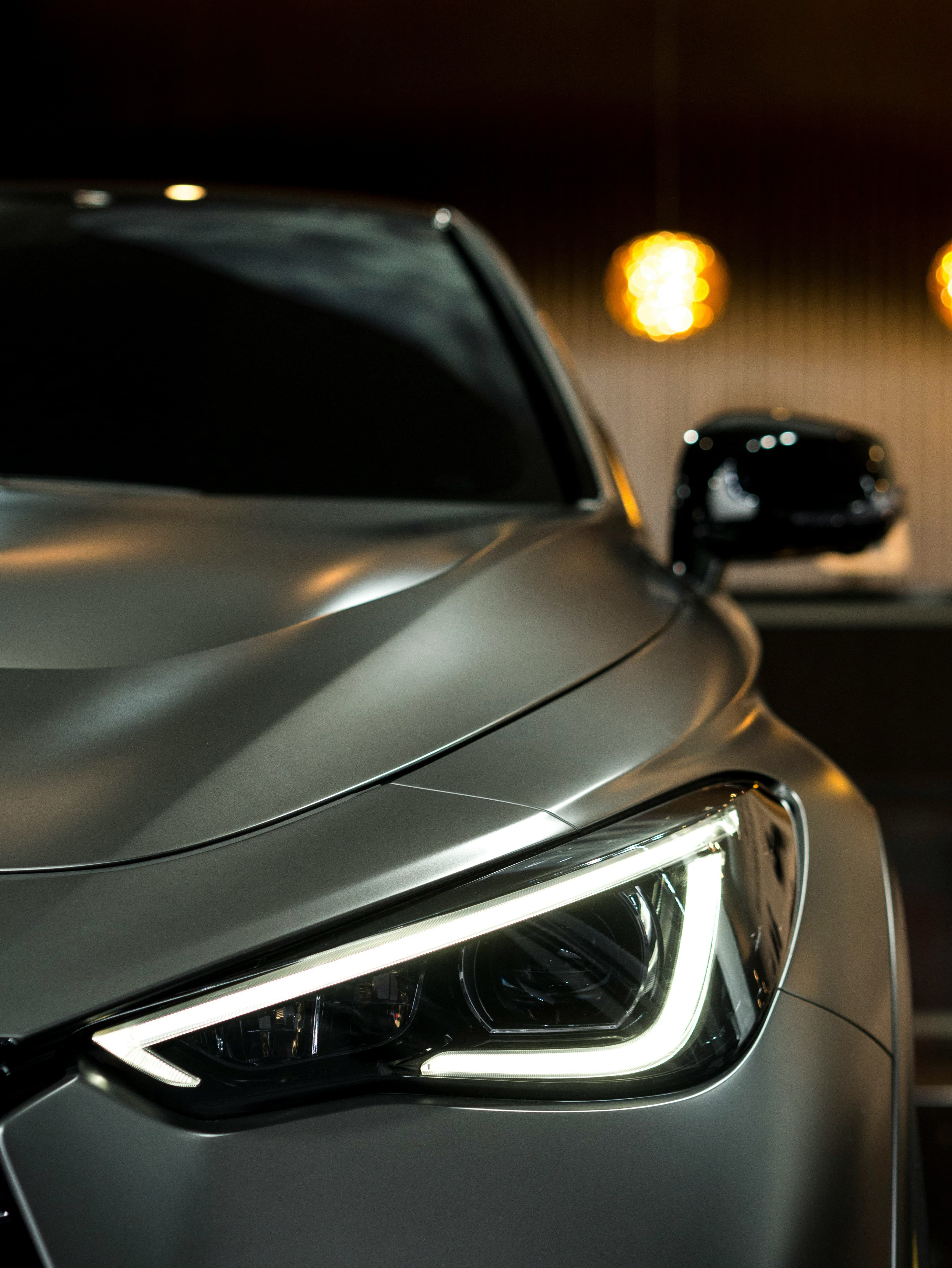 Konverterad framlykta från en Ford Mustang efter justering till EU-standard hos Monoled